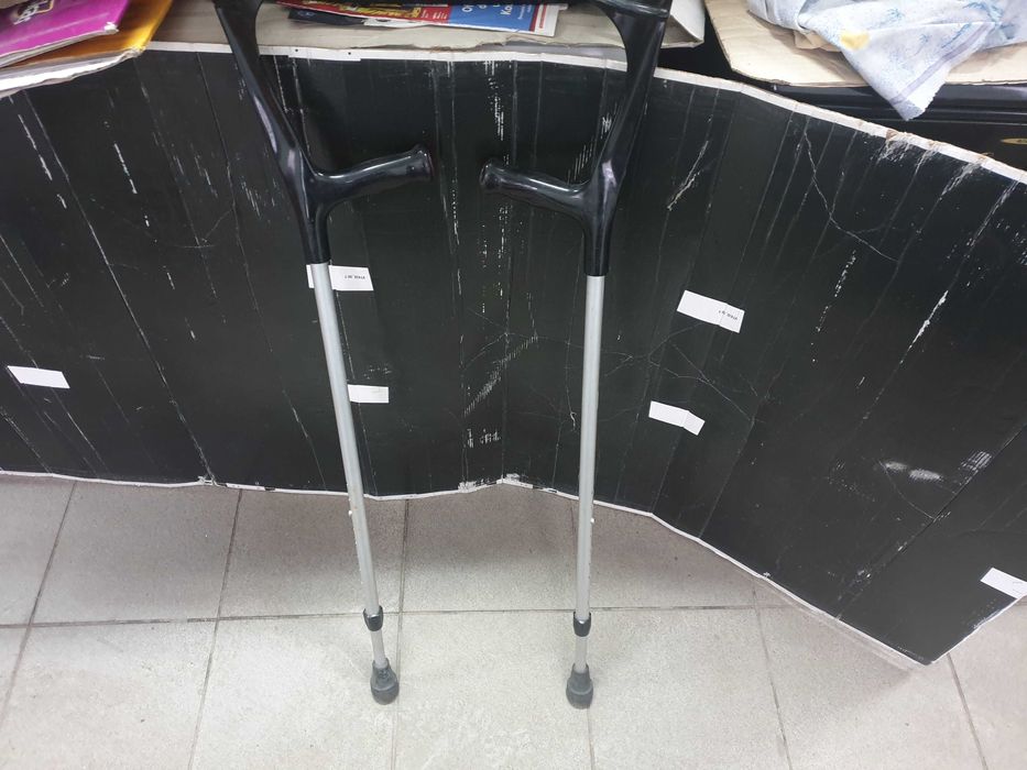 Carje ortopedice reglabile