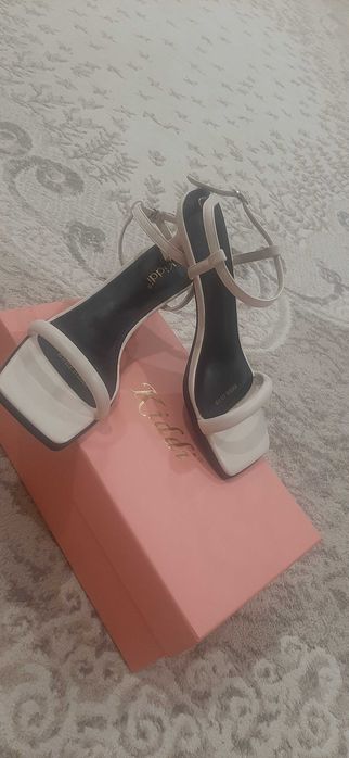 Новые женские босоножки