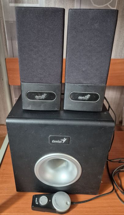 Продам сабвуфер Genius