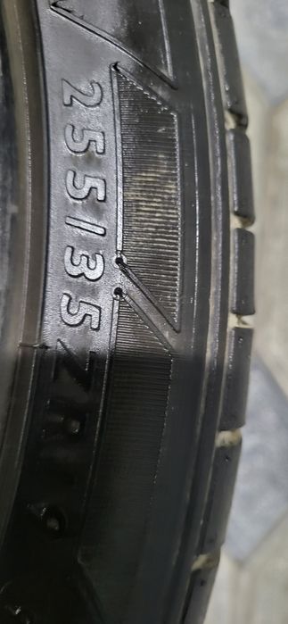 Летняя резина  одиночка DUNLOP  255/35/19  в хорошом состояние