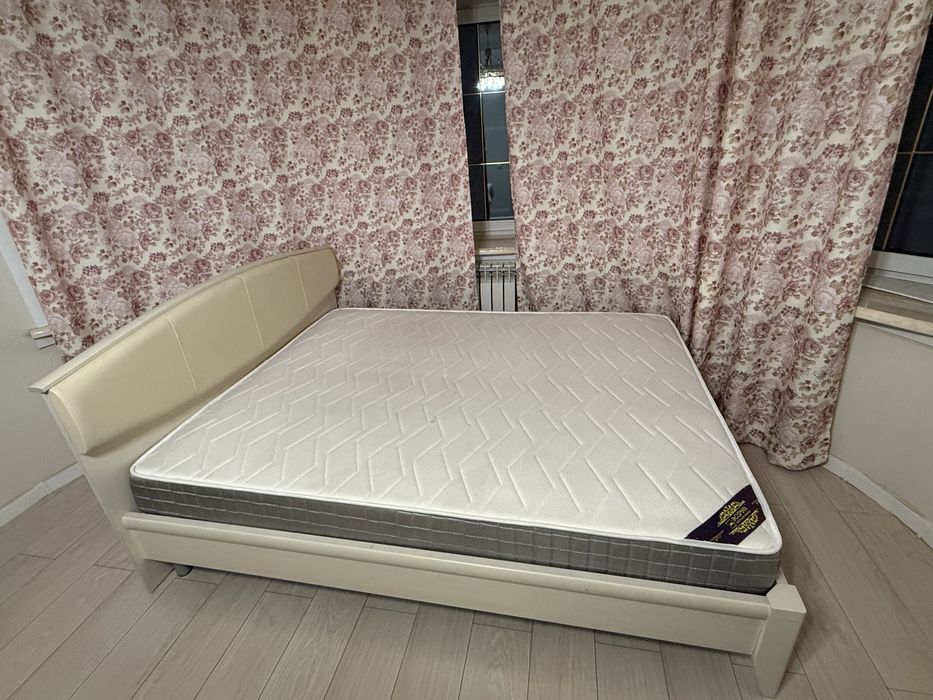 Кровать двухспальная