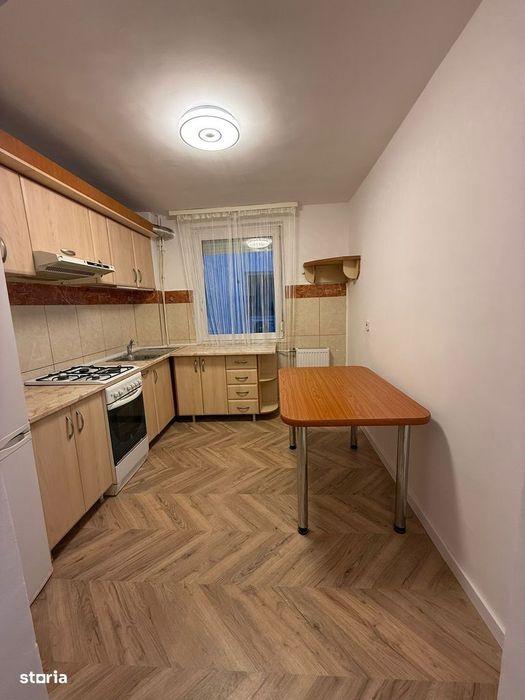 Apartament cu 3 camere – Zona Rogerius, Oradea