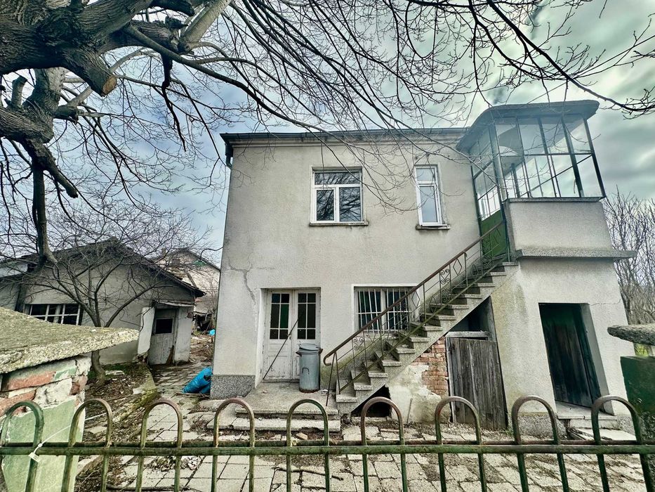 Къща за продажба в село Черни връх