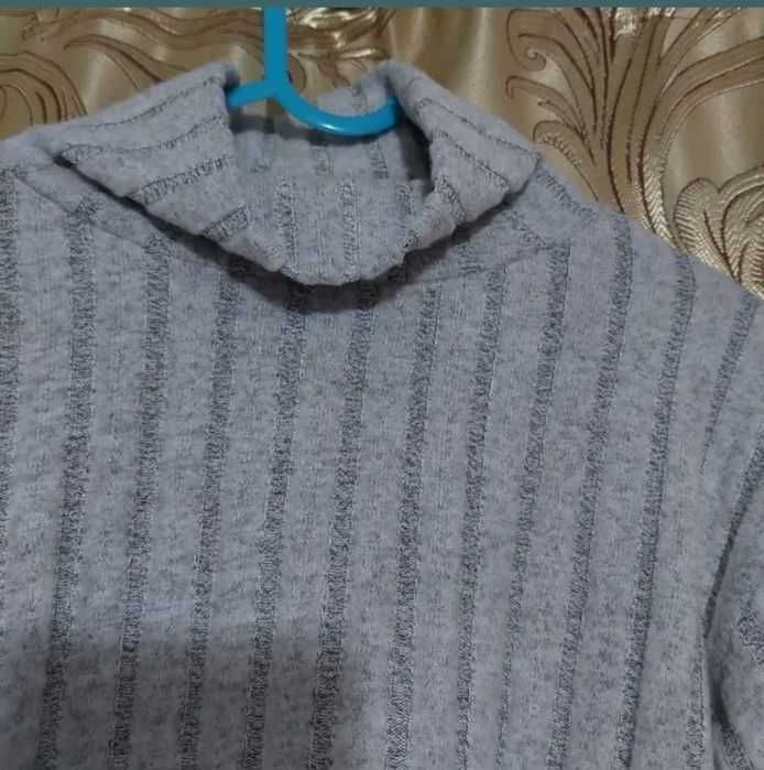 Pulover tricot subțire pe gât