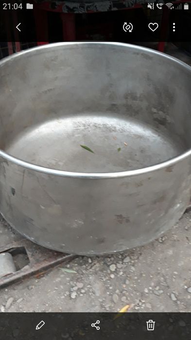 Oală de inox capacitate de 500 litrii preț.5200 lei.