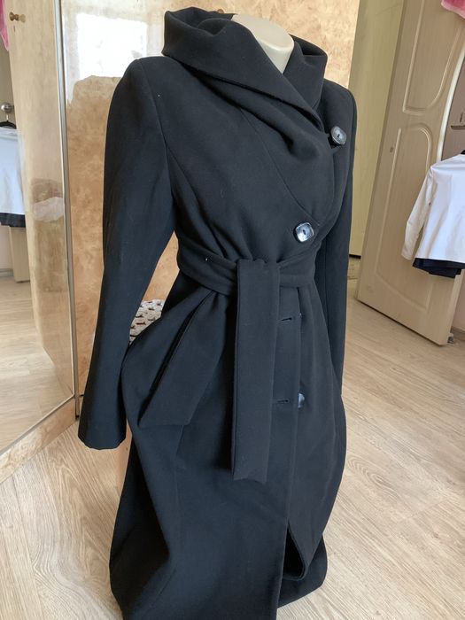 Платья, пальто для девушки р.42.