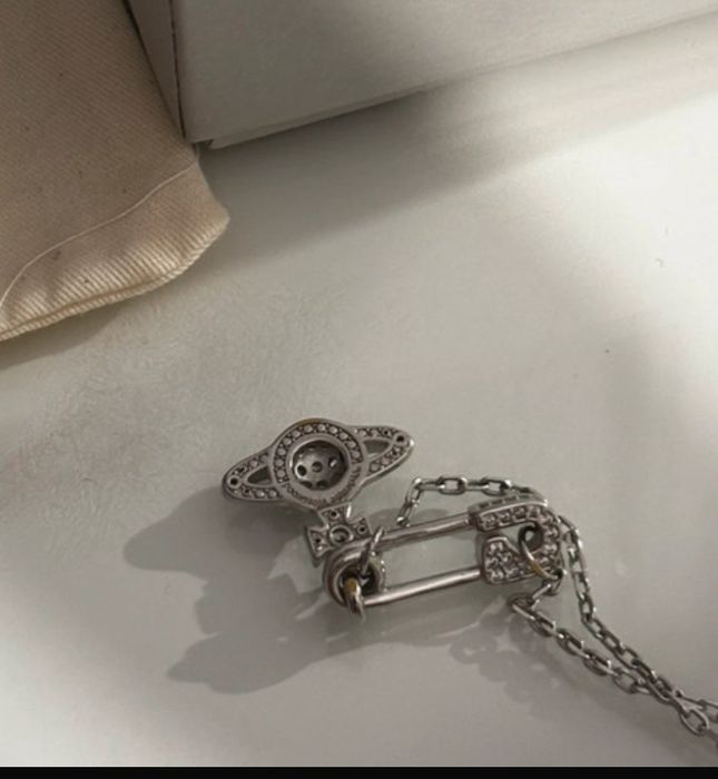 bratara viviene westwood