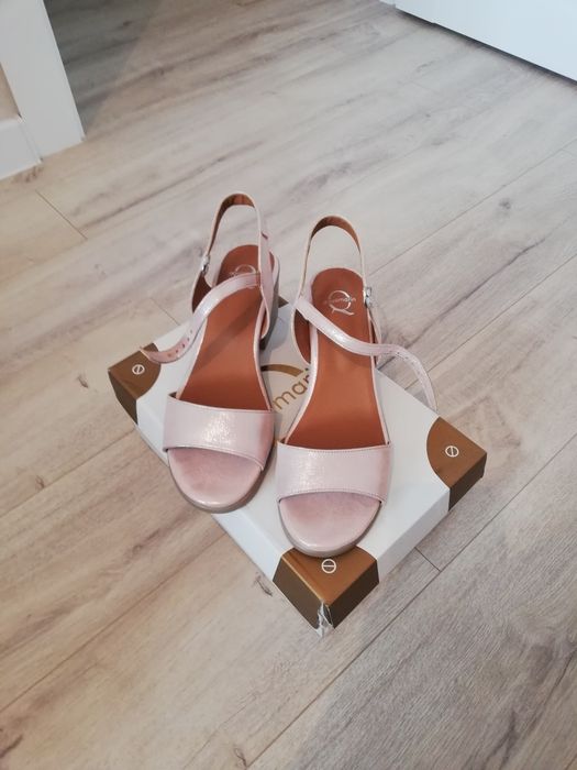 Босоножки кожаные