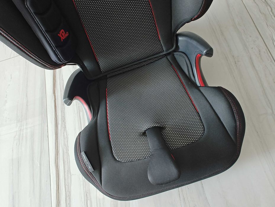 Britax Romer Kidfix III - детски стол за кола със подложка