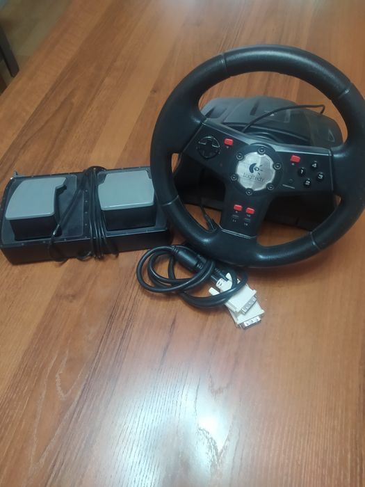 Руль игровой Logitech