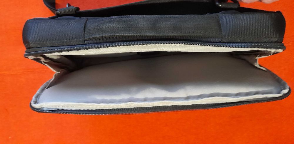 стилна чанта за лаптоп