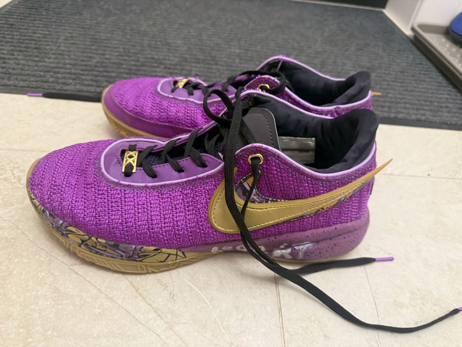 Lebron 20 Purple Vivid 44 EU, 10 US