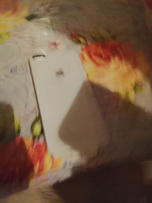 Продам телефон айфон