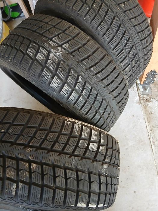 Гуми 245/40/R18 зимни