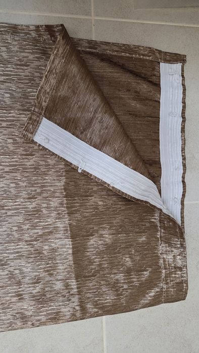 2 draperii maro  155 lungime (cu rezerva de 11 cm) * 140 latime