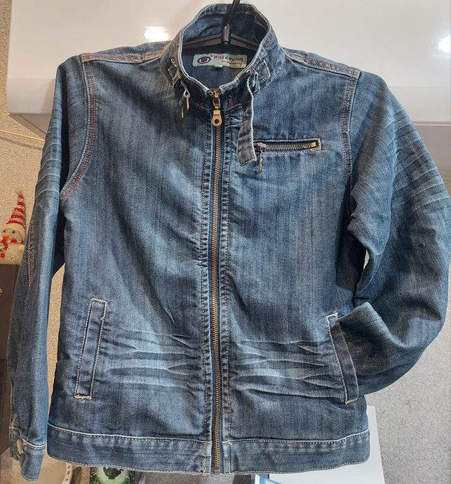 Продаю куртку на девочку 11-13 лет