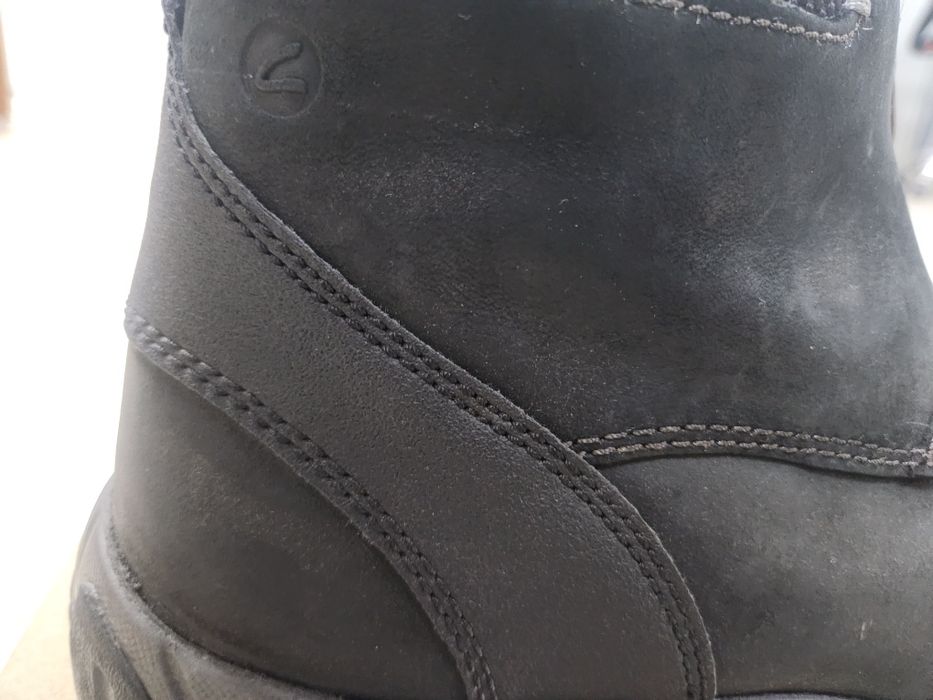 Продам зимнюю обувь Clarks
