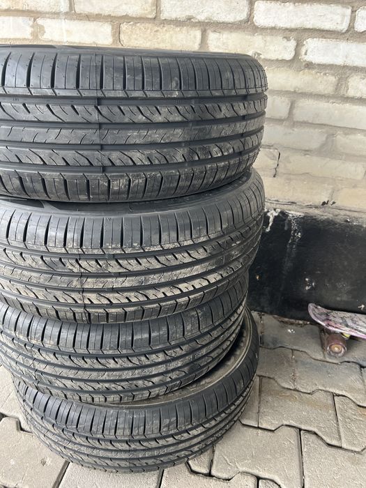 Шины комплект новый