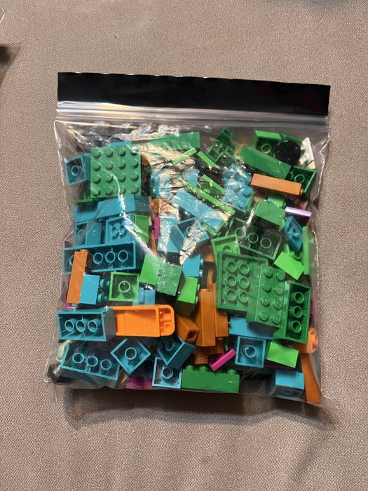 LEGO Minecraft  21249, 605 piese