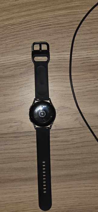 Samsung Galaxy Watch4 40mm SM-R860 + кутия, зарядно и каишки
