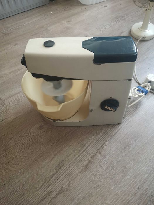 Лунарен миксер kenwood..450w