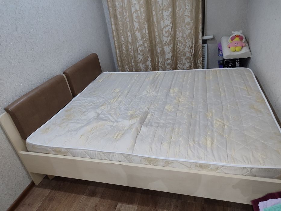 Продам кровать с матрасом