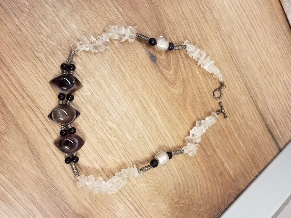 Coliere modele diferite. Noi.