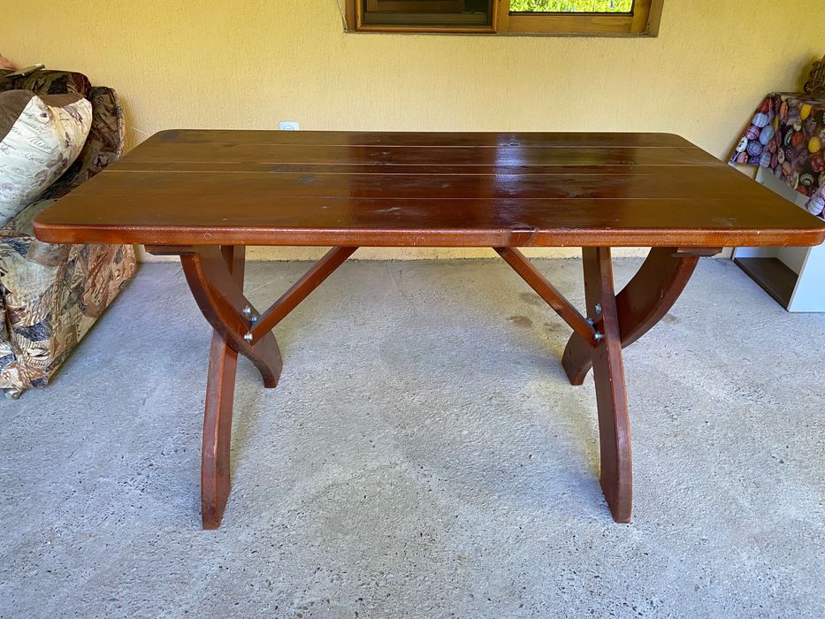 Masă din lemn de brad