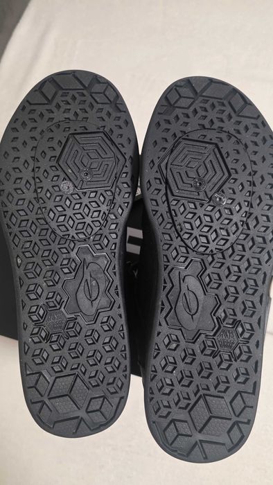 Продавам нови обувки O'NEAL SESSION SPD V.22 GRAY/BLACK