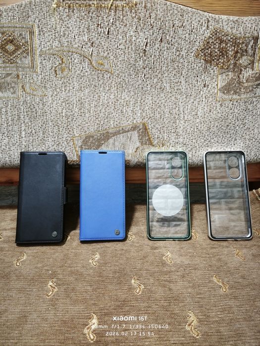 Продам чехлы на Poco x7pro , стеклянные противоударные , и 2 книжки