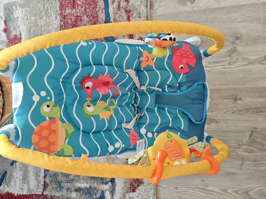 Șezlong bebeluși cu vibratii și 2 pozitii de inclinare