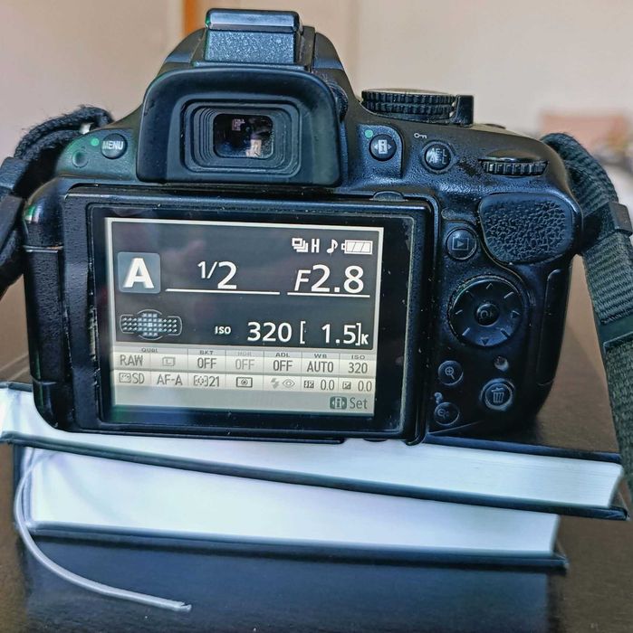Nikon D5200 (27559 кадъра) + Tamron SP (17-50mm) F2.8 + аксесоари