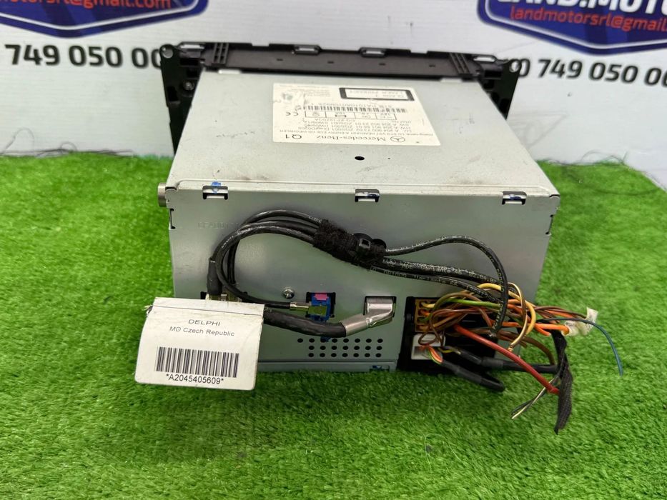 CONSOLA CENTRALA AUDIO / RADIO CD PLAYER / BUTOANE CONTROL MERCEDES BENZ C250 W204 C-Class 2011 2.1 DIESEL COD OEM A2045405609 A2049007302 A2049015501 A2049022301 2007-2015