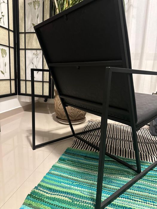 Fotoliu modern, structură metalică – stare excelentă