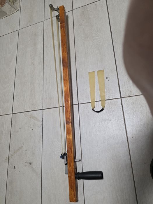 Praștie profesională cu tragaci