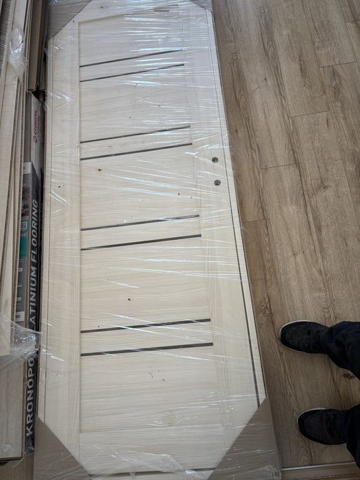 Vand usa noua interior de stanga cu toc, latime 80