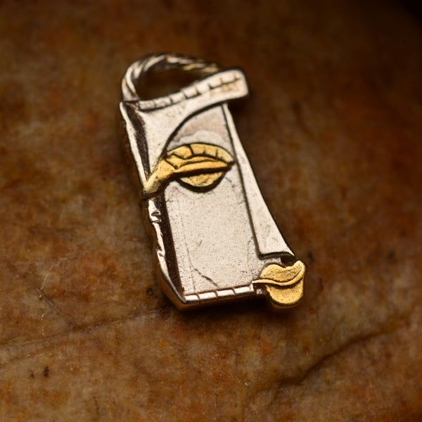 Сребърен медальон 925 „Лицето на Муза“ със златни акценти