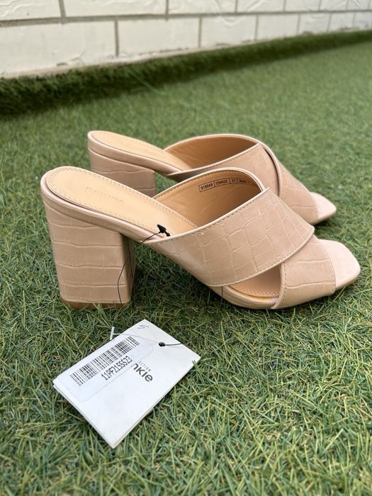 Чисто нови дамски чехли с ток