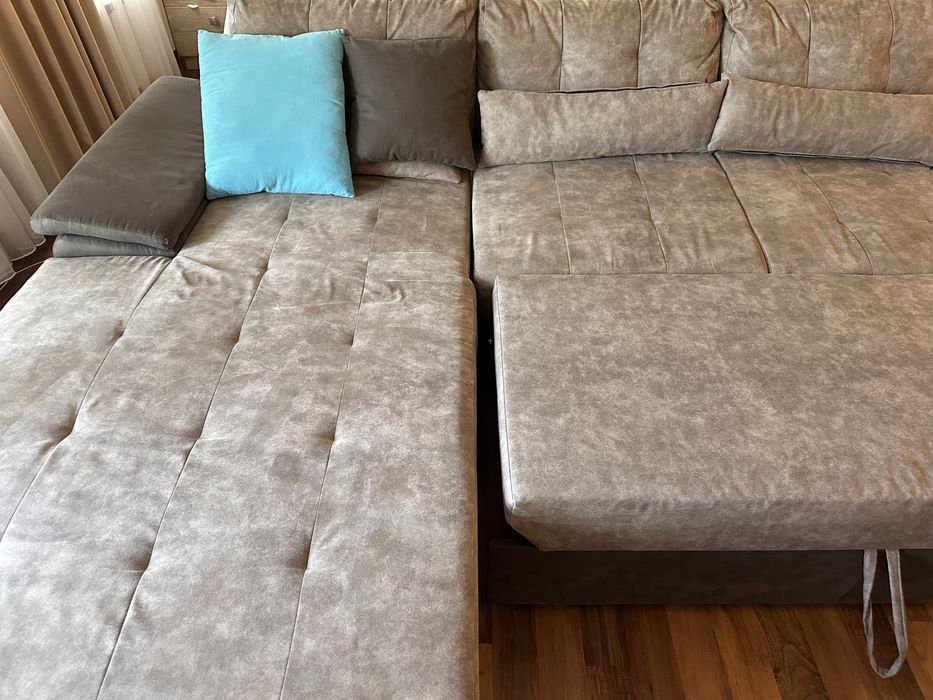 Разтегателен диван за дневна