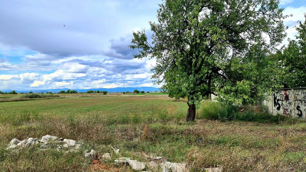 Продавам парцел 2086 м2 с УПИ !