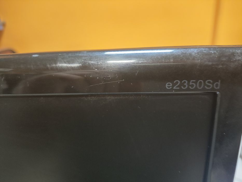 Монитор 23й Аос с креплением на стену