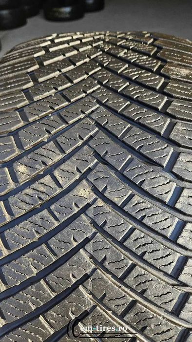 285/40 R22 • Iarna • Yokohama BluEarth Winter V906 110W | 2 buc | DOT 2023 | Pret/buc