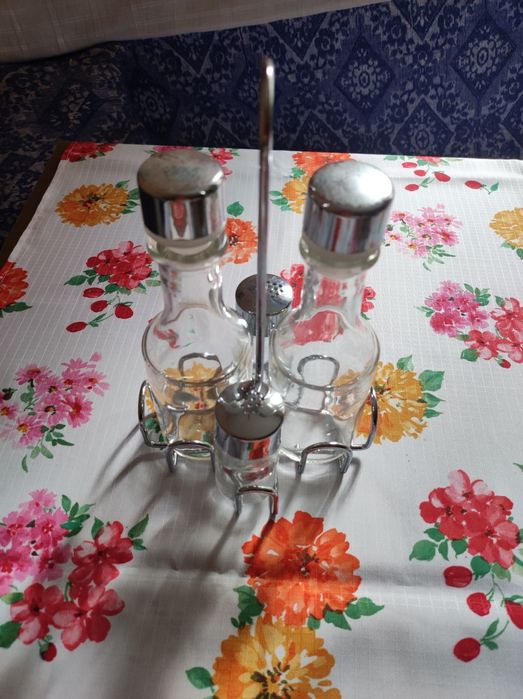 Чисто нов Стъклен Оливерник