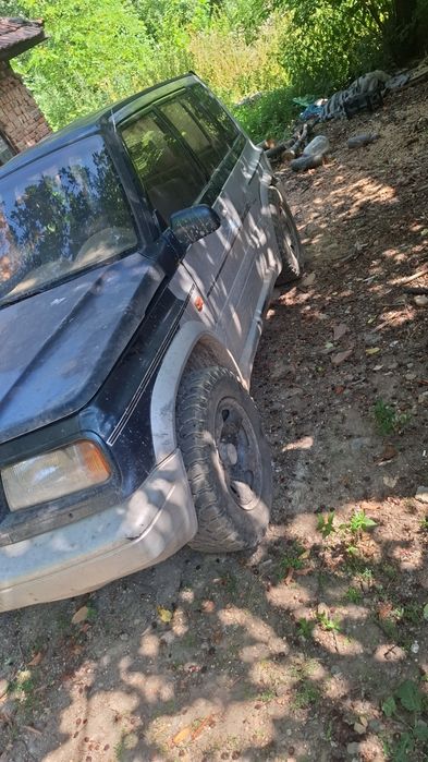 Vand suzuki vitara,an 1998 automat,masina nu are rugina,nu a mai fost pornita de 1 an nu mai porneste,nu stiu cauzele !