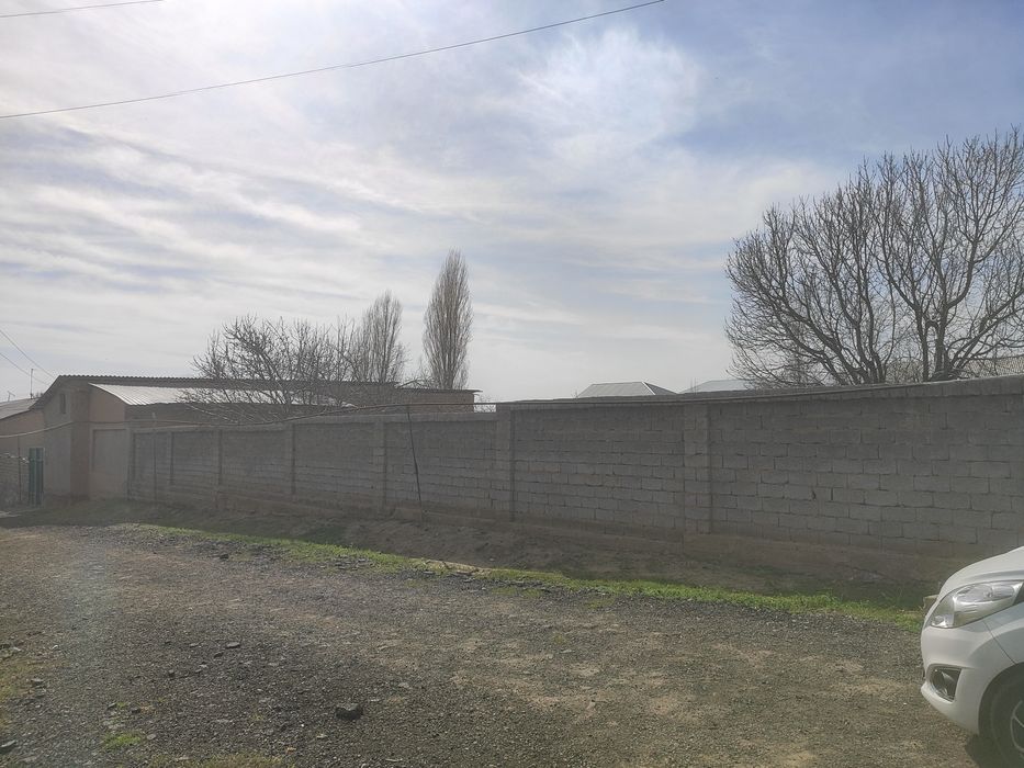 Yer sotilad 3/5 sotiq 14.000