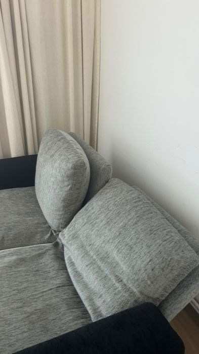Canapea de doua locuri