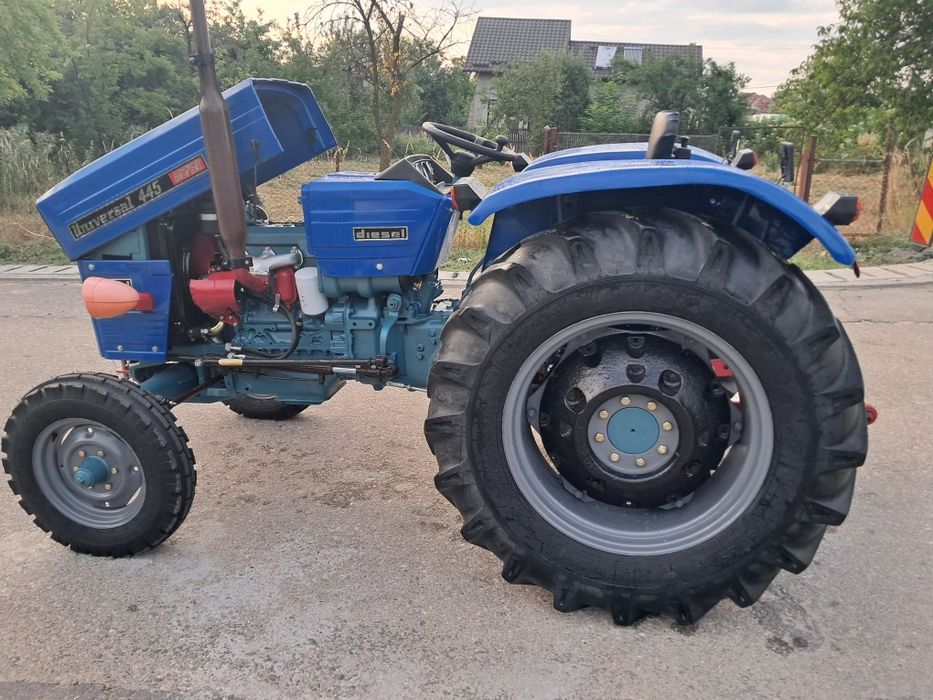 Tractor Universal 445
