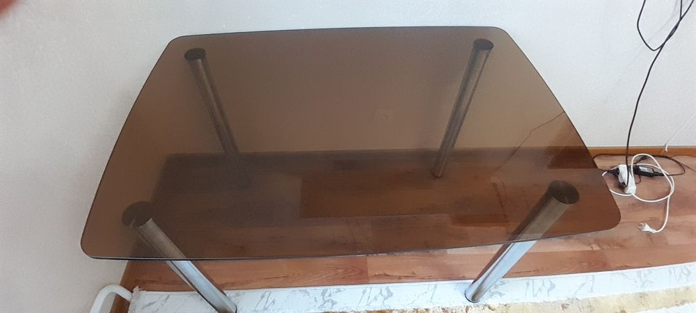 Продаю стол и стулья