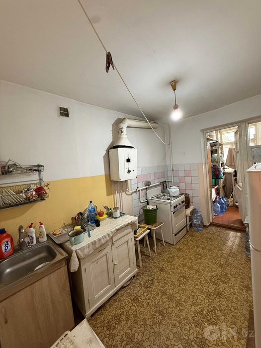 Продам квартиру "Калининский массив" кирпичный дом.