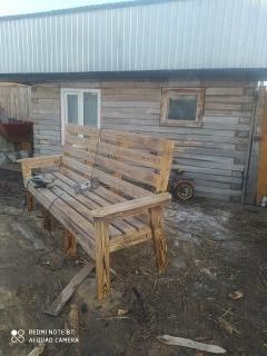 Продам лавочку лакированную